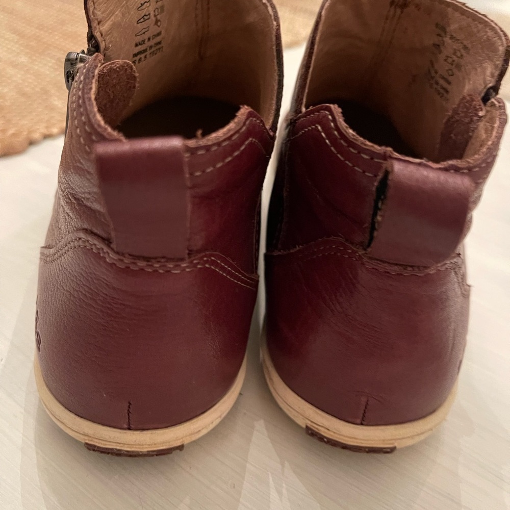 Taos Footwear Burgundy Ankle Boots - Picture 9 of 10